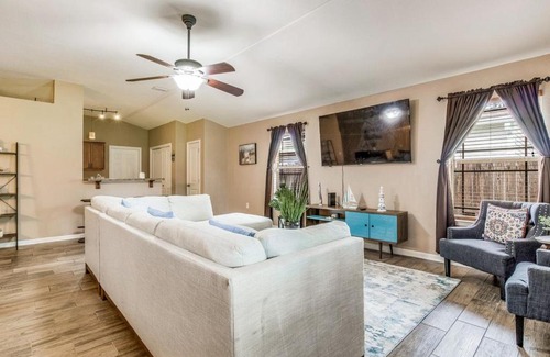 Navarre Casa | 3 Min to Beach Spacious&Stylish Fully Stocked Home