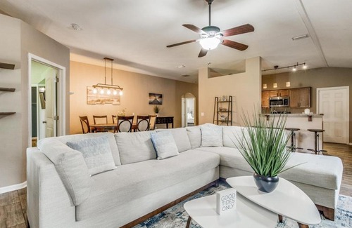 Navarre Casa | 3 Min to Beach Spacious&Stylish Fully Stocked Home