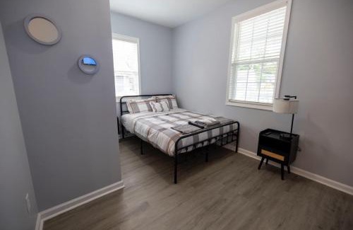 Burlington Casa | 3 Min to Downtown - 10 Min to Elon - Smart TVs