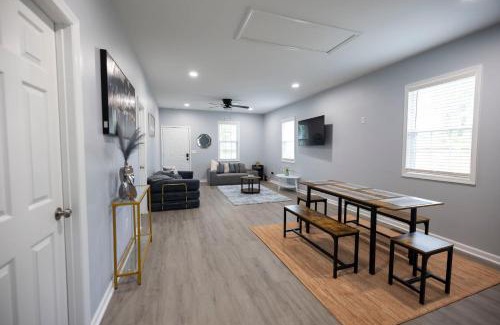 Burlington Casa | 3 Min to Downtown - 10 Min to Elon - Smart TVs