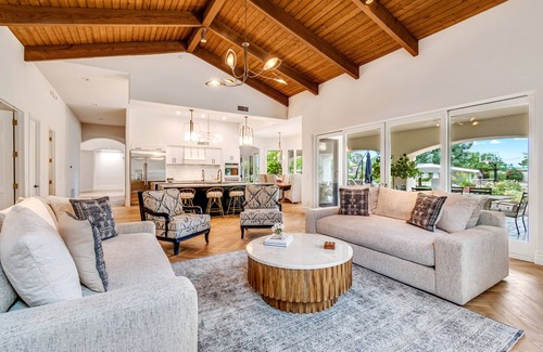 South Scottsdale Villa | ❤️️3 Min to Old Town❤️️Spectular Villa❤️️SwimBar❤️️PickleBall❤️️Golf❤️️Spa❤️️BBQ
