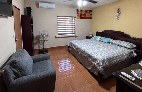 Santiago Casa | "3 Min to Santiago Square! 'La Casita De Santiago' – Your Charming Getaway!"