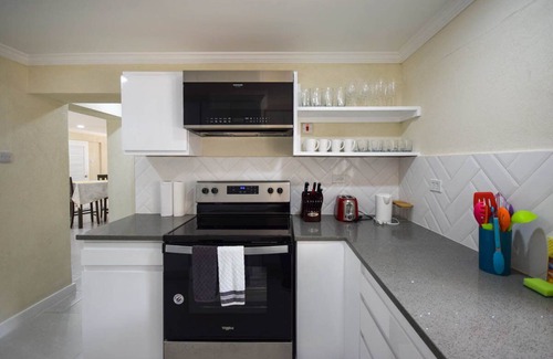 Rockley Apartamento | 3 min walk to beach - Bella Figura (Apt 2)