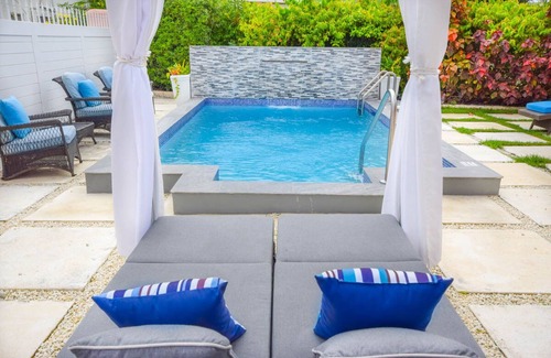 Marine Gardens Casa | 3 minutos a pie de playa - Blessed Manor 6 Bed House)