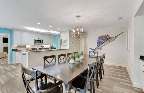 Sea Pines Casa | 12 Wren Drive / South Beach: BESTNEST by Beverly Serral * EZ Walk to Beach *