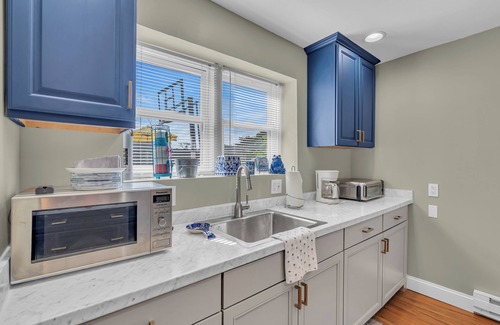 Seaside Heights Casa | 3 mins to beach! Bayview, 5 beach tags, plenty of space, outdoor shower, firepit
