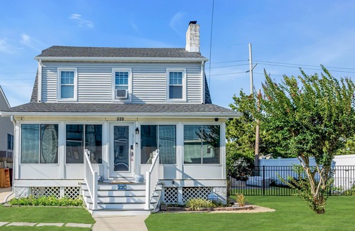 Seaside Heights Casa | 3 mins to beach! Bayview, 5 beach tags, plenty of space, outdoor shower, firepit