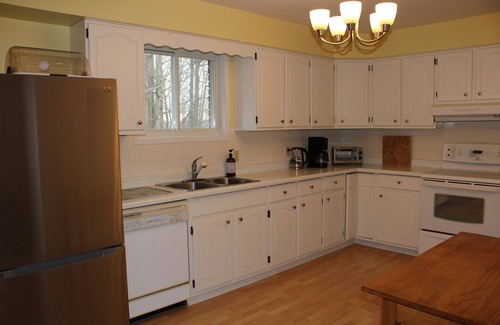 Sauble Beach Casa | 3 minute walk to 11 kms of Sauble Beach and World-Class sunsets!