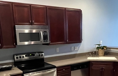 Latonia Condominio | 3 minutes from downtown Cincinnati beautiul 2100 sq foot condo with balcony.