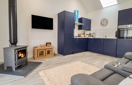 Llangefni Cabaña | 3 MOUNTAIN VIEW, pet friendly, character holiday cottage in Llangefni