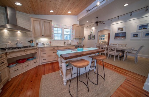 Historic Downtown Apalachicola Casa | 3-Night Min, 3BR/2BA House, Downtown Historic Apalachicola!