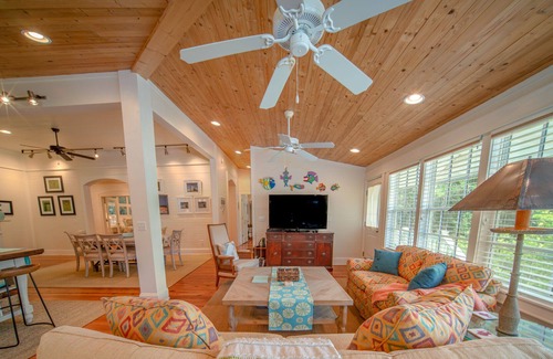 Historic Downtown Apalachicola Casa | 3-Night Min, 3BR/2BA House, Downtown Historic Apalachicola!