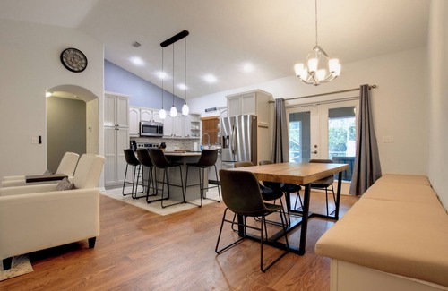 Sebastian Highlands Casa | 🍹🌞 3 Palms Oasis! Heated Saltwater Pool, Poolside TV, Near Beaches, Wi-Fi!