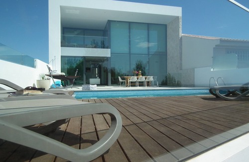 Salema Villa | Villa de lujo de diseño noruego en Salema con fantásticas vistas al océano y a la naturaleza