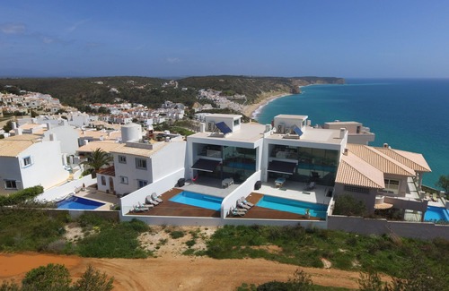 Salema Casa | Villa de diseño escandinavo Salema con fantásticas vistas al océano y la naturaleza