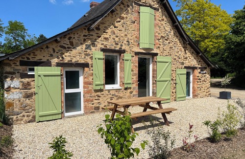 Saint-Sulpice Casa | 3-person cottage in the countryside near the towpath of the Mayenne river