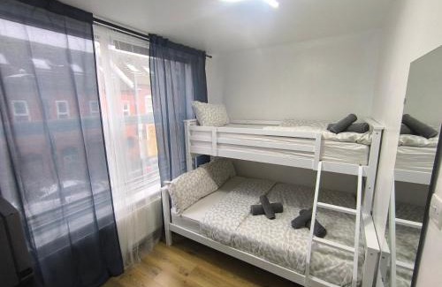 Abbey Casa | 3 Persons Room, 1min walk from South Wimbledon Station