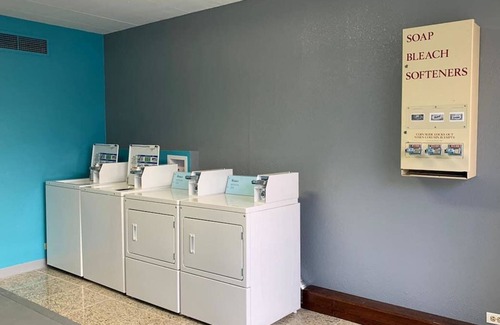 Melrose Park Casa | 3 Pet-friendly Units, Near Fashion Outlets Chicago/Cernan Earth and Space Center