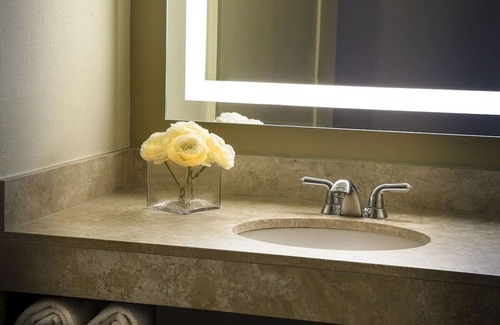 Lakeway Hotel | 3 Pet-Friendly Units at Lakeway Resort & Spa, Outdoor Pool!