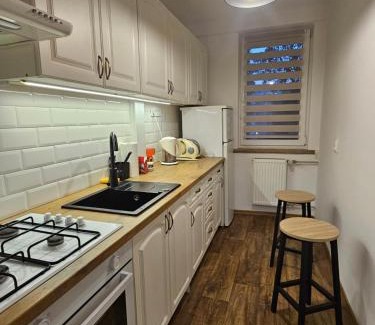Rakowiec Apartamento | 3 pokoje koło Parku przy Żwirki