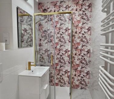 Rakowiec Apartamento | 3 pokoje koło Parku przy Żwirki