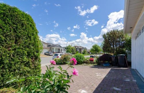 Queensborough Casa | 3 Private, spacious, bright rooms in a Gorgeous house
