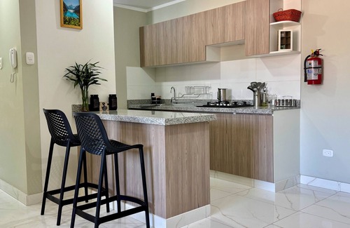 Independencia Apartamento | 3 RB, Fast Wi-Fi, vista a las montañas, zona parrilla, cochera. ascensor.