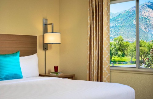 Flagstaff Hotel | 3 Relaxing Units, With Kitchen and Outdoor Pool, Pets Are Allowed!