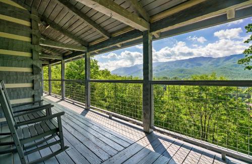 Gatlinburg - Pigeon Forge Casa | 3 Resort pools! Fire Pit! Hot Tub! Nerf Gun Wall! Arcade! Ping Pong! Pickleball!