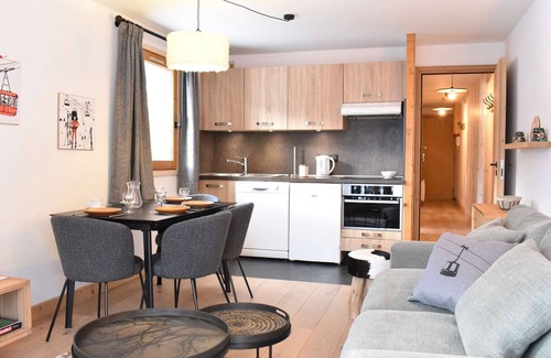 Meribel Centre Apartamento | Apartamento 3 habitaciones, 6 personas con piscina y vistas a la montaña en Méribel
