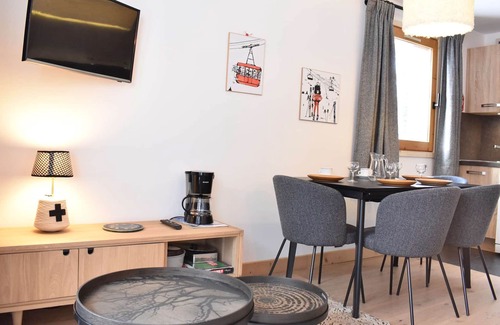 Meribel Centre Apartamento | Apartamento 3 habitaciones, 6 personas con piscina y vistas a la montaña en Méribel