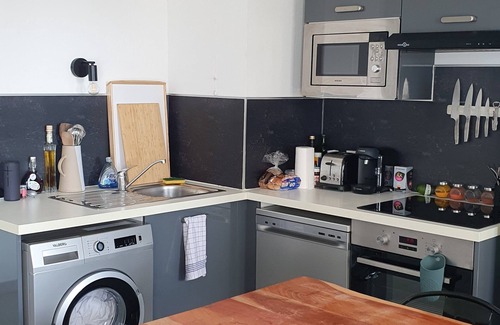 Euromed - La Joliette Apartamento | 3-room apartment in secure residence terrace sea view + parking. Metro 50m away