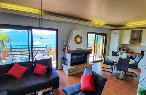 Maccagno Apartamento | 3 ambientes con gran balcón soleado, piscina y unas vistas al lago