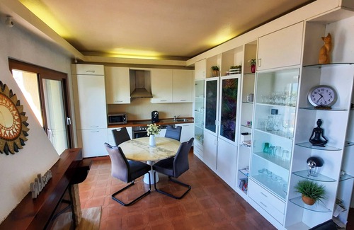 Maccagno Apartamento | 3 ambientes con gran balcón soleado, piscina y unas vistas al lago