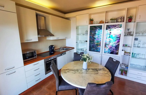 Maccagno Apartamento | 3 ambientes con gran balcón soleado, piscina y unas vistas al lago