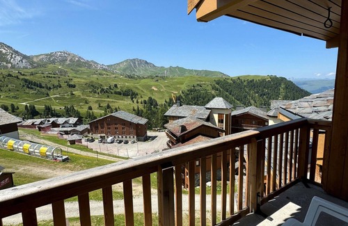Belle Plagne Apartamento | Apartamento 3P, piscina climatizada, admite mascotas, a pie de pistas