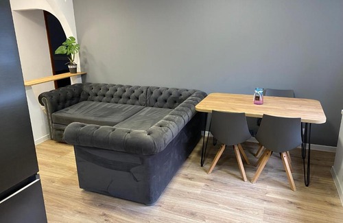 Dniprovs'kyi District Apartamento | 3 rooms apartment near subway