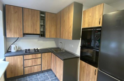Dniprovs'kyi District Apartamento | 3 rooms apartment near subway