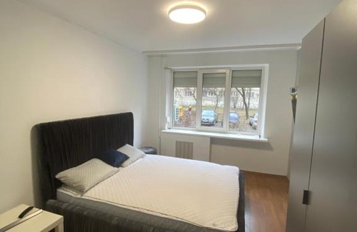 Dniprovs'kyi District Apartamento | 3 rooms apartment near subway