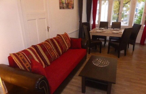 Lichterfelde Apartamento | 3 habitaciones, capacidad para 7 personas, con mobiliario de lujo, 'Clavel'