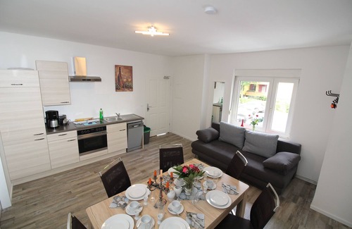 Tempelhof-Schoeneberg Apartamento | 3 habitaciones, hasta 9 personas, muebles de lujo, "Calla"