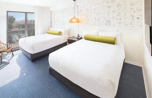 Venice Hotel | 3 Rooms w/ Balcony Near the Beach | Kitchen | Rooftop | Free Breakfast
