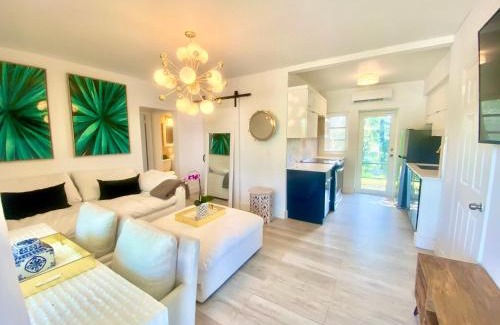 Little Haiti Apartamento | 3 SEASONS AT THE CARRINGTON 3 SEPARATE 2 Bedroom 1 Bathroom Apartments AND a 3 Bedroom 2 Bathroom Villa