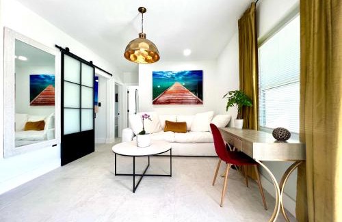 Little Haiti Apartamento | 3 SEASONS AT THE CARRINGTON 3 SEPARATE 2 Bedroom 1 Bathroom Apartments AND a 3 Bedroom 2 Bathroom Villa