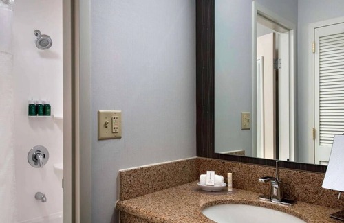 Mahwah Casa | 3 Serene Units Near Laurelwood Arboretum! FREE Parking, Pets Allowed, Pool!