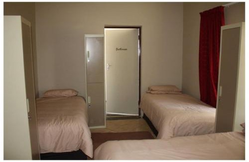 Lephalale Casa | 3 Single bedroom in farmhouse in Limpopo Province