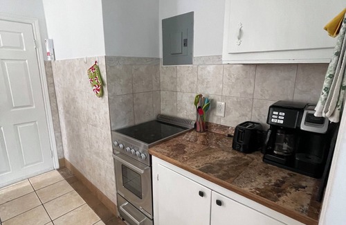 Warm Mineral Springs Cabaña | #3 Small house walking distance to Warm Mineral Spring
