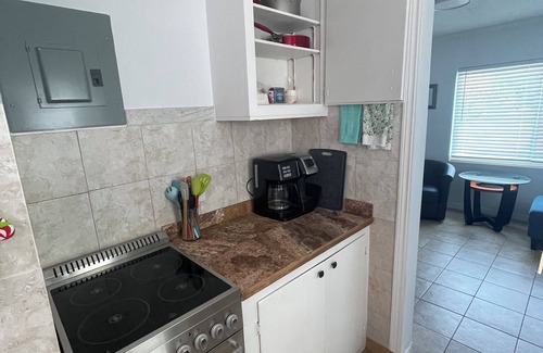 Warm Mineral Springs Cabaña | #3 Small house walking distance to Warm Mineral Spring