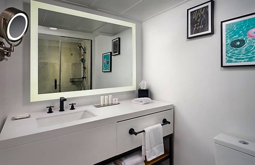 Victoria Boulevard Historic District Hotel | Hotel de 4 estrellas ∙ The Landing at Hampton Marina, Tapestry Collection by Hilton