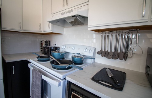 Shirley Casa | 3 Story Beach Waterview, 3 KING bed, golf putting green!